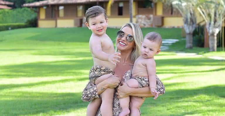 Andressa Suita com os filhos Gabriel e Samuel - Reprodução: Instagram