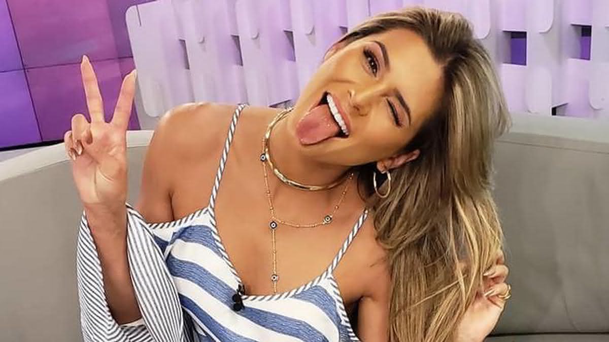 Na cama com Leo Dias, Lívia Andrade abre o jogo sobre vida sexual e  relacionamento com outras mulheres