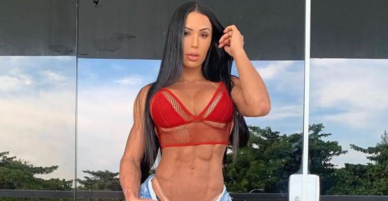 Gracyanne Barbosa coloca o corpão amostra e sensualiza no espelho  - Reprodução/Instagram