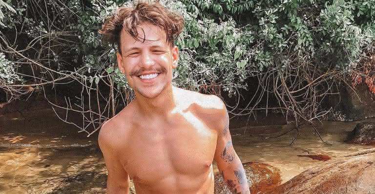 Saulo Poncio apareceu pelado dentro do banheiro de sua casa durante a quarentena - Instagram