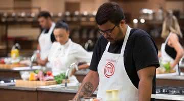 Ex-MasterChef, Léo Santos compartilha foto em que aparece mais magro e choca fãs  - Reprodução/Instagram