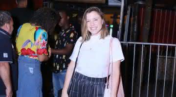 Alice Wegmann aproveita festa de encerramento das gravações de "Órfãos da Terra'' - AgNews