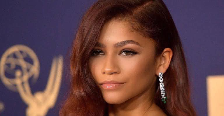 Zendaya posa em tapete vermelho de premiação  - Reprodução/Instagram