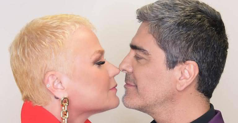 Junno Andrade dá beijão em Xuxa Meneghel para comemorar aniversário - Instagram