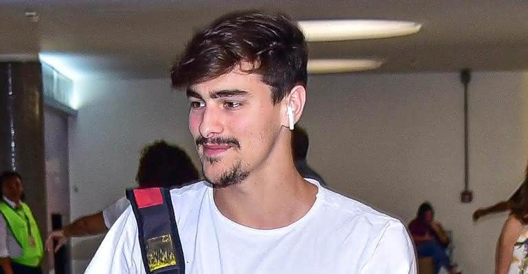 Bruno Montaleone embarca em aeroporto de São Paulo - Marcelo Sá Barretto/ Agnews