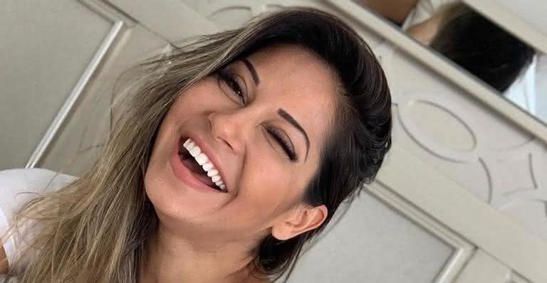 Mayra Cardi ousa em clique para mostrar magreza - Instagram