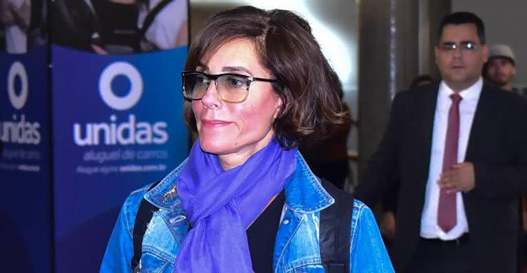 Cristiane Torloni faz rara aparição em aeroporto de São Paulo - AgNews