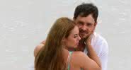 Sérgio Guizé e Paolla Oliveira protagonizam beijão em frente ao mar - AgNews