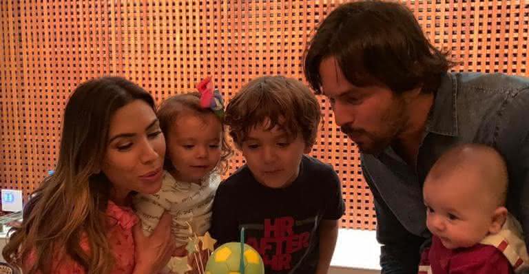 Patricia Abravanel compartilhou uma foto fofa do filho Senor brincando - Instagram