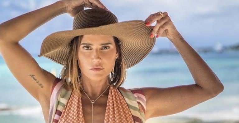 Deborah Secco posa de biquíni fio dental em local paradisíaco - Instagram