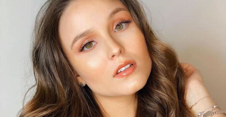 Larissa Manoela acumula legião de seguidores na web e agradece seguidores com foto belíssima - Instagram