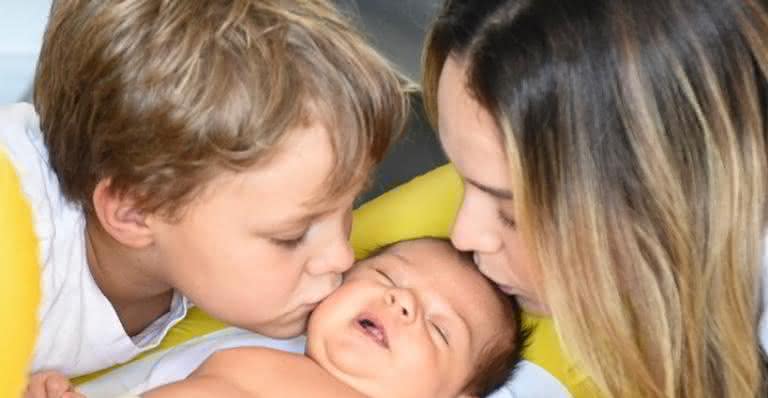 Carol Dantas compartilhou um momento fofo dos filhos Davi Lucca e Valentin - Instagram