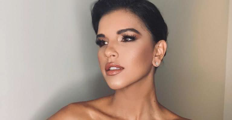 Mariana Rios faz pose em sala de estar e aponta detalhe luxuoso de sua casa nova - Instagram