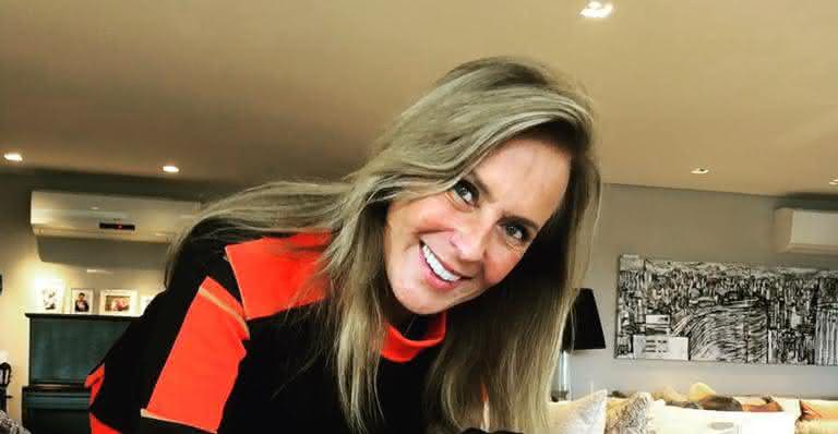 Helô Pinheiro visita netas Manuella e Rafaella e declara: ''Saudade apertada me faz visitar minhas netinhas'' - Instagram