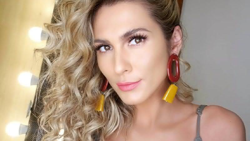 Lívia Andrade posou de animal print decotado e encantou a web - Instagram