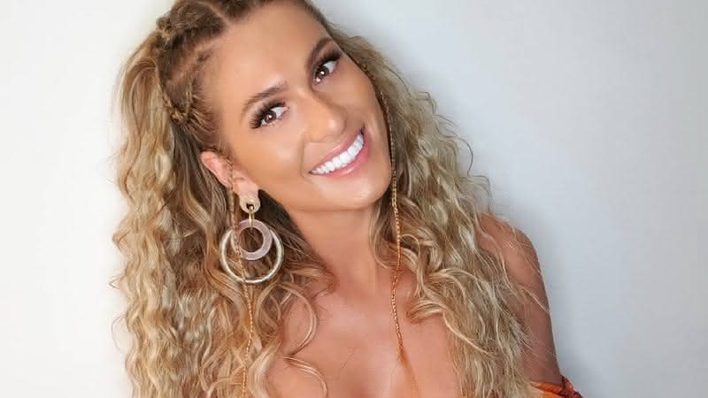 Lívia Andrade escorrega em aeroporto ao voltar para SP - Instagram