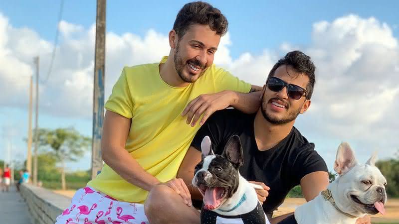 Lucas Guimarães e Carlinhos Maia dão beijasso - Instagram