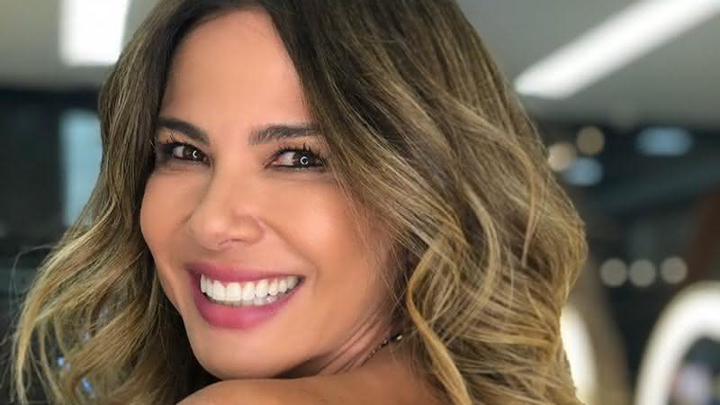 Luciana Gimenez sensualiza em barco de luxo - Instagram