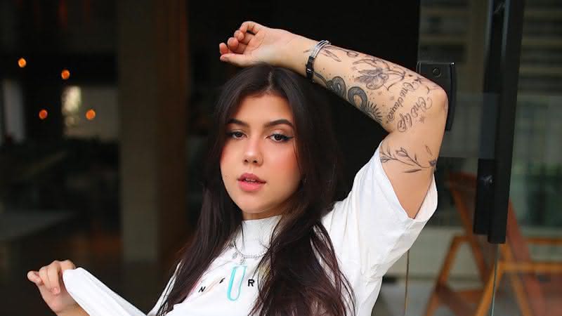 Youtuber desabafa e chora após receber ataques por se assumir bissexual - Instagram