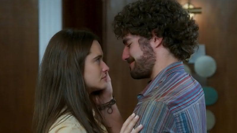 Juan chega ao Brasil para acabar com romance de Luna - TV Globo