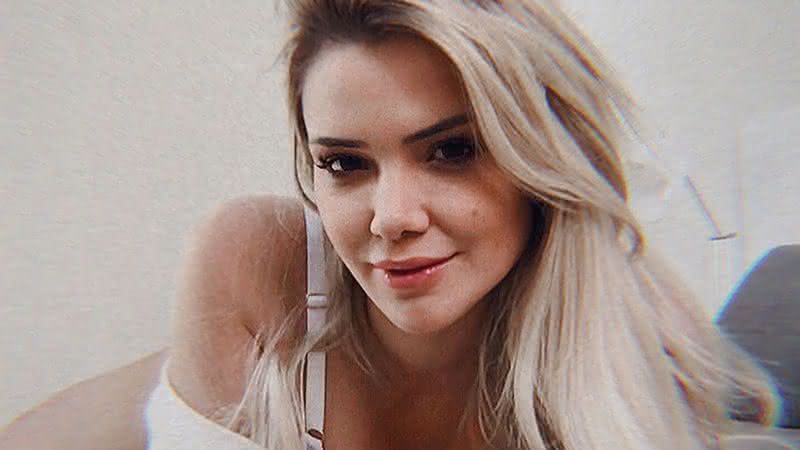 Ex-BBB Marcela surge de calcinha e bumbum rouba a cena - Instagram