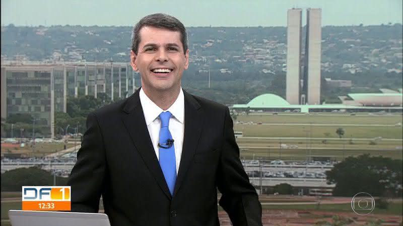 Emoção ao vivo! Jornalista Fábio William chora ao fazer depoimento emocionante sobre o pai - Reprodução/ Globo