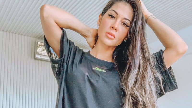 Mayra Cardi posa nua em sua cama - Instagram