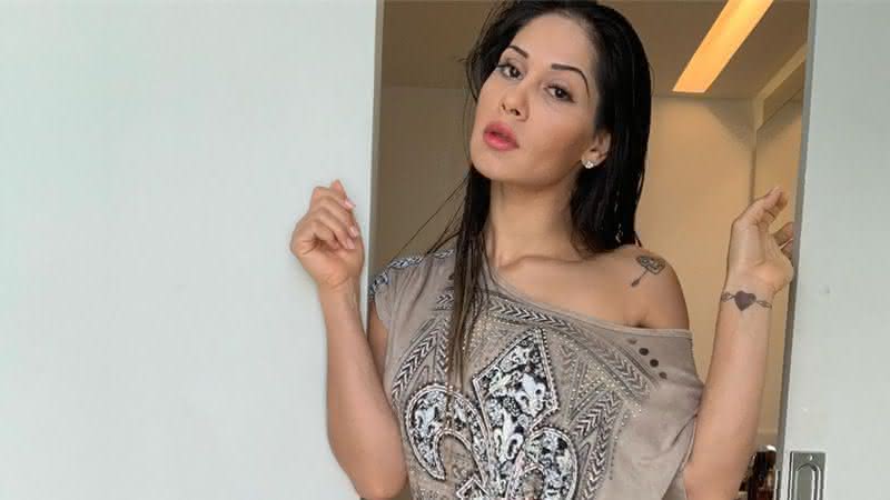 Mayra Cardi arranca suspiros com seu corpo ao posar de biquíni - Instagram