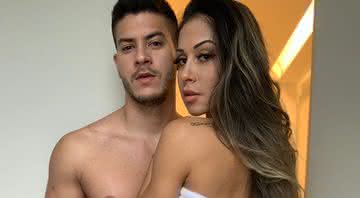 Mayra Cardi e Arthur Aguiar posaram juntinhos em Bariloche - Instagram