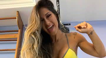 Mayra Cardi ostenta corpão na piscina - Instagram