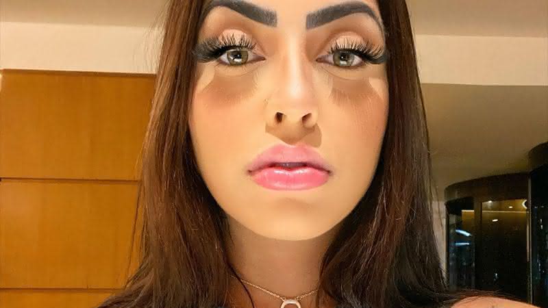 MC Mirella faz desabafo na web - Instagram