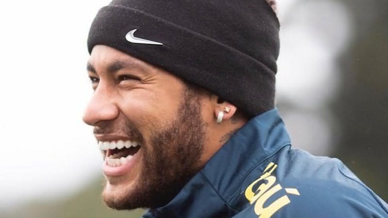 Dia de sol! Neymar reúne amigos e filho, Davi Lucca, para partida de futebol de sabão - Instagram