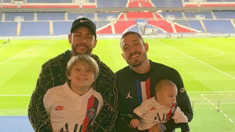 Os papais de Davi Lucca e Valentim visitaram estádio em Paris - Instagram