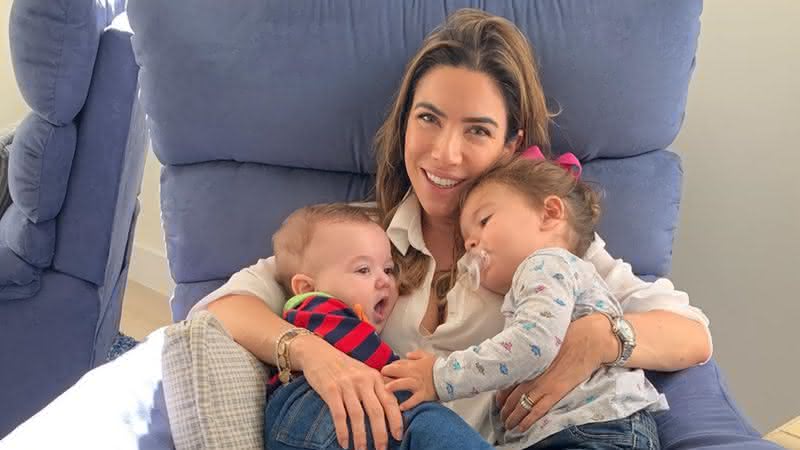 Patricia Abravanel posa ao lado da família e encanta - Instagram