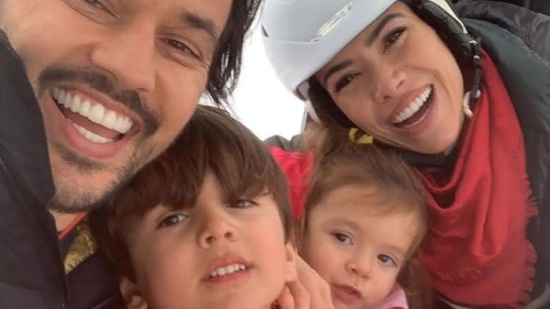 Patricia Abravanel posa ao lado da família e encanta - Instagram