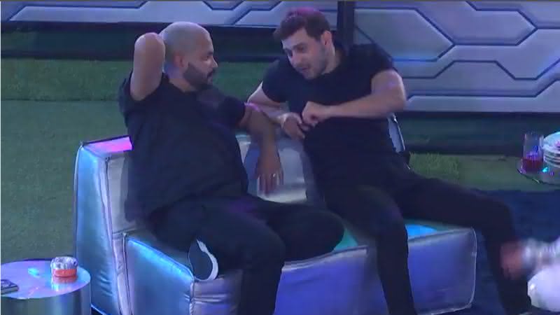 Caio e Projota querem que Gilberto se enterre no jogo - Reprodução/Globoplay