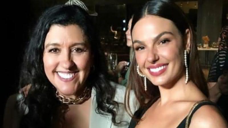 As atrizes Isis Valverde e Reginá Casé posaram juntinhas nos bastidores da novela - Instagram