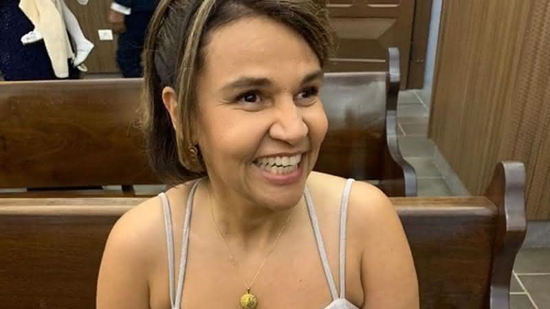 Claudia Rodrigues é recepcionada com serenata em hospital e revela que TV Globo pagou medicamento - Instagram