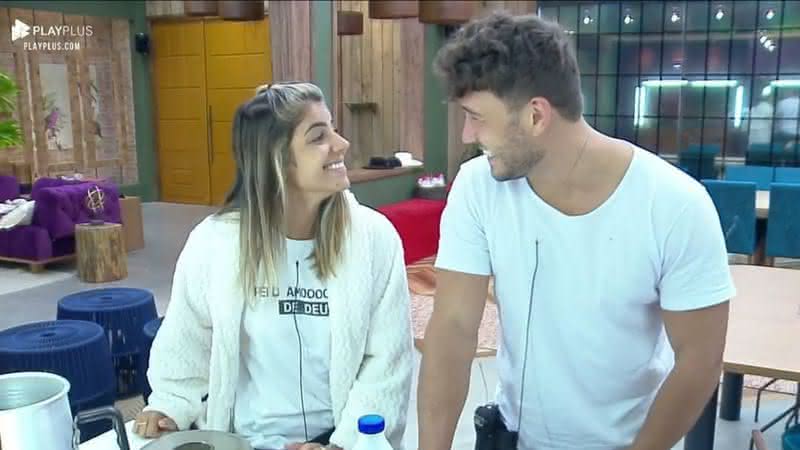 Hariany Almeida e Lucas Viana movimentam edredom em 'A Fazenda' - PlayPlus