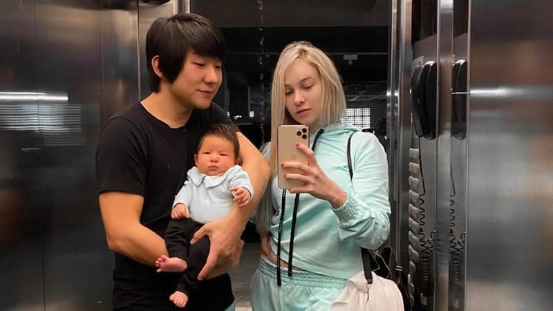 Em seu Instagram, Pyong Lee compartilhou clique ao lado da esposa, Sammy, e do filho, Jake, e encantou os fãs - Instagram