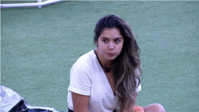 Na área externa, enquanto todos ainda dormiam, Gizelly conversou com Ivy sobre o jogo - Globo