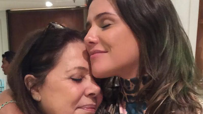 Deborah Secco agradece o apoio da mãe com clique antigo - Instagram