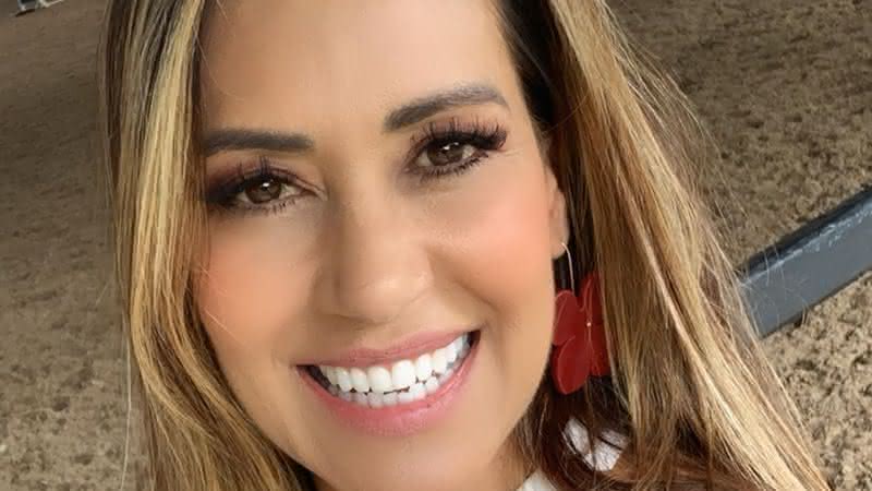 Solange Frazão coloca corpão para jogo em praia - Instagram