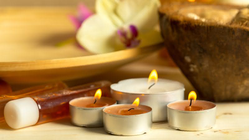 4 velas aromáticas benéficas para seu ambiente e sua vida - Freepik