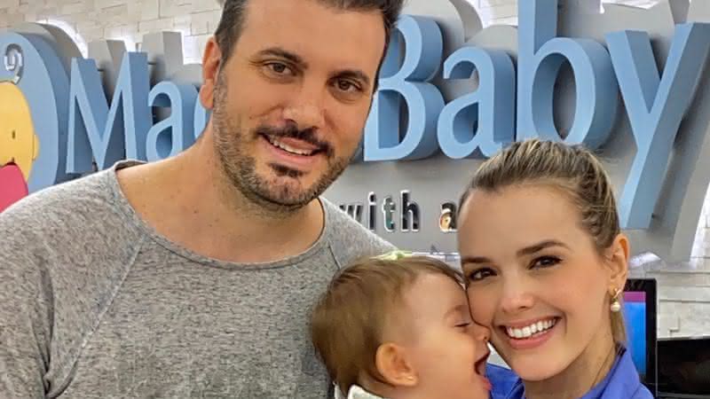 Thaeme Mariôto posa ao lado do marido e encanta - Instagram