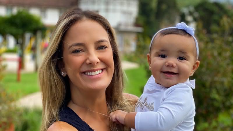 Ticiane Pinheiro celebra 8 meses de filha Manuella e encanta seguidores: "Coisa mais linda!" - Instagram