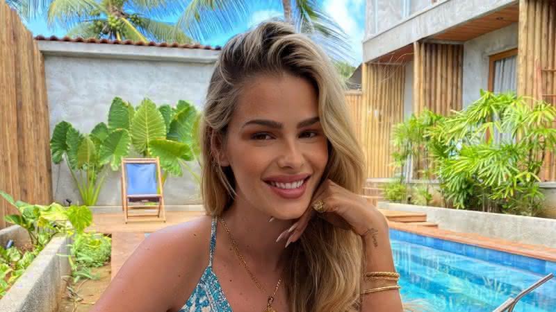 Yasmin Brunet posa de biquíni, exibe bumbum empinado e mostra tatuagem íntima - Instagram