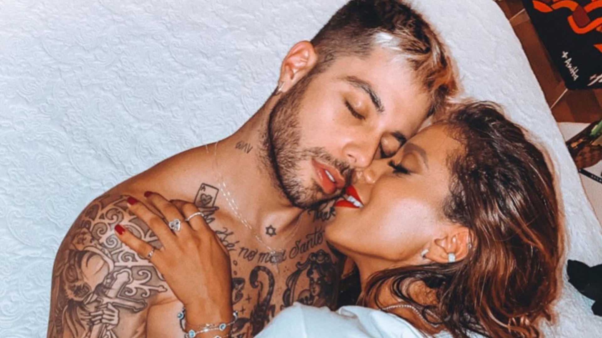 Apaixonadíssimos! Anitta e Gui Araújo fazem desenho de coração no corpo e fãs especulam ser tatuagem