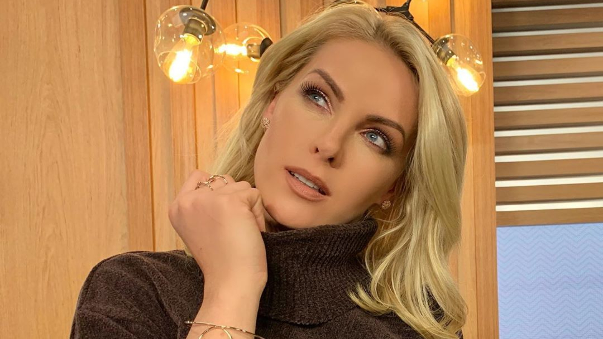 Elegância em pessoa! Relembre 7 looks de belíssimos de Ana Hickmann