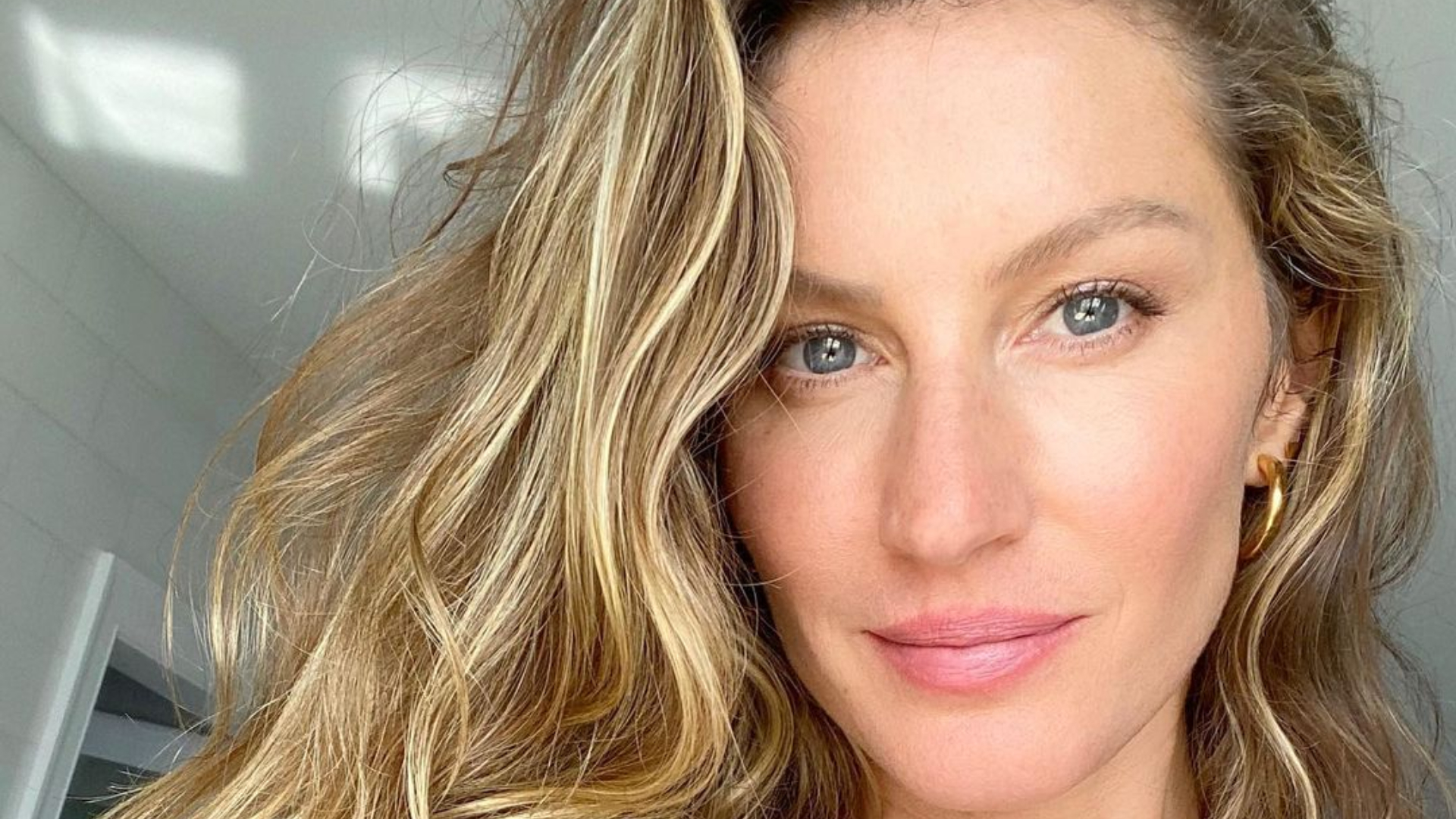 Gisele Bündchen abre álbum de fotos, exibe clique da família e tamanho dos filhos impressiona